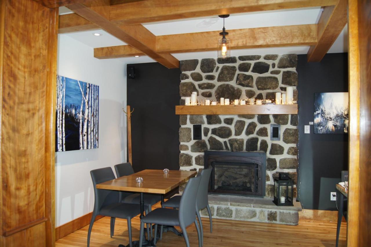 Restaurant Et Gite Les Passionnes Val-David Exterior photo